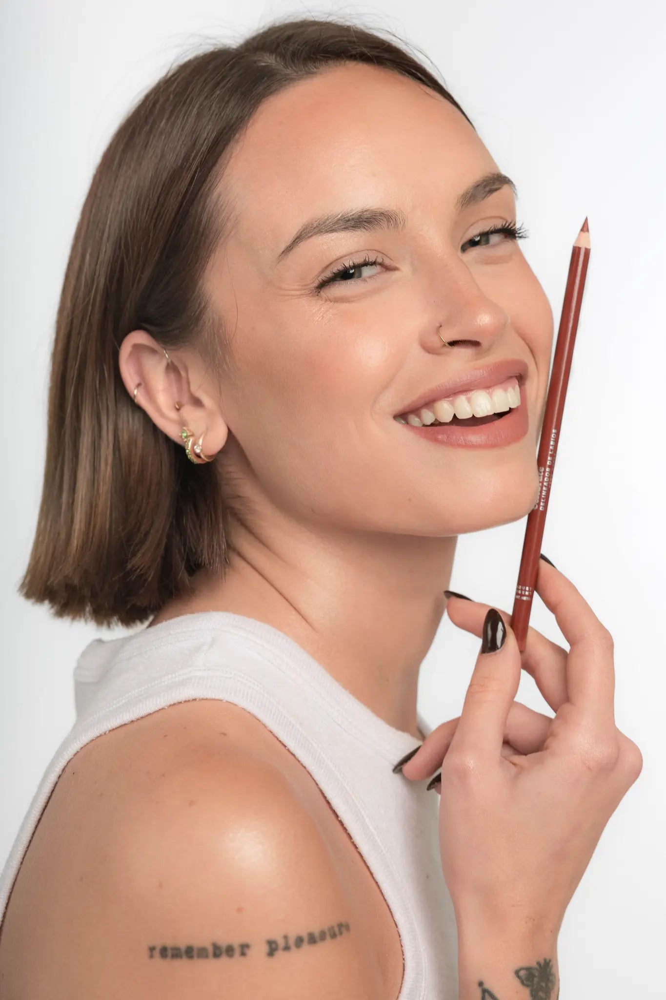 delineador de labios send nudes tamano